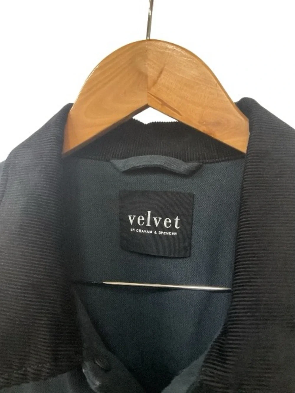 Velvet by Graham & Spencer excellent 28”